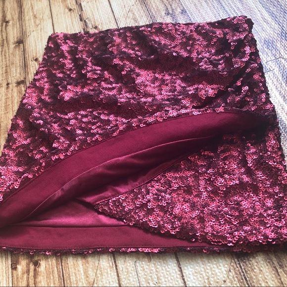 🥳👀Chelsea & Violet Red/burgundy sequins skirt - Picture 4 of 6
